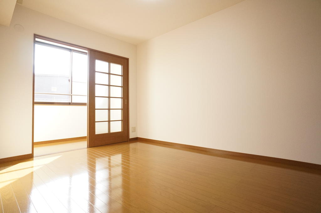 Living and room. Sunroom ・ Western style room