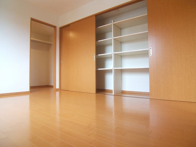 Other room space. Western-style 7 Pledge, Air-conditioned.