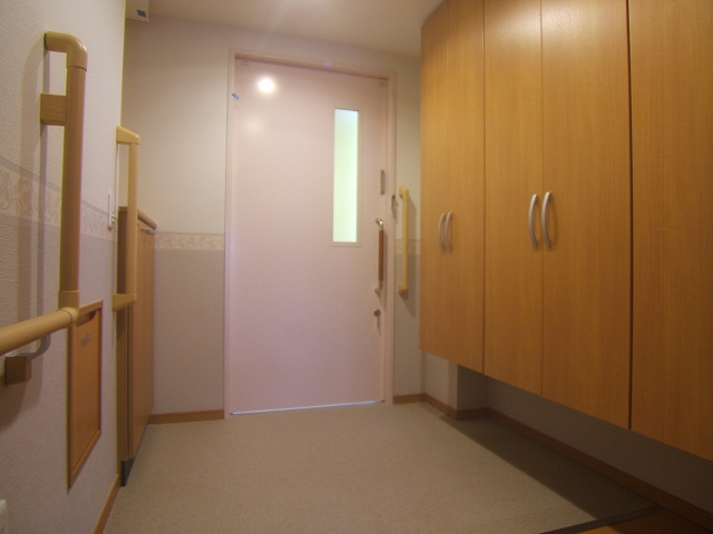 Entrance. Entrance housed also contained plenty of