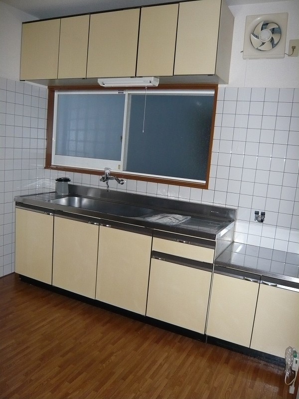 Kitchen. It is with large windows in the kitchen.