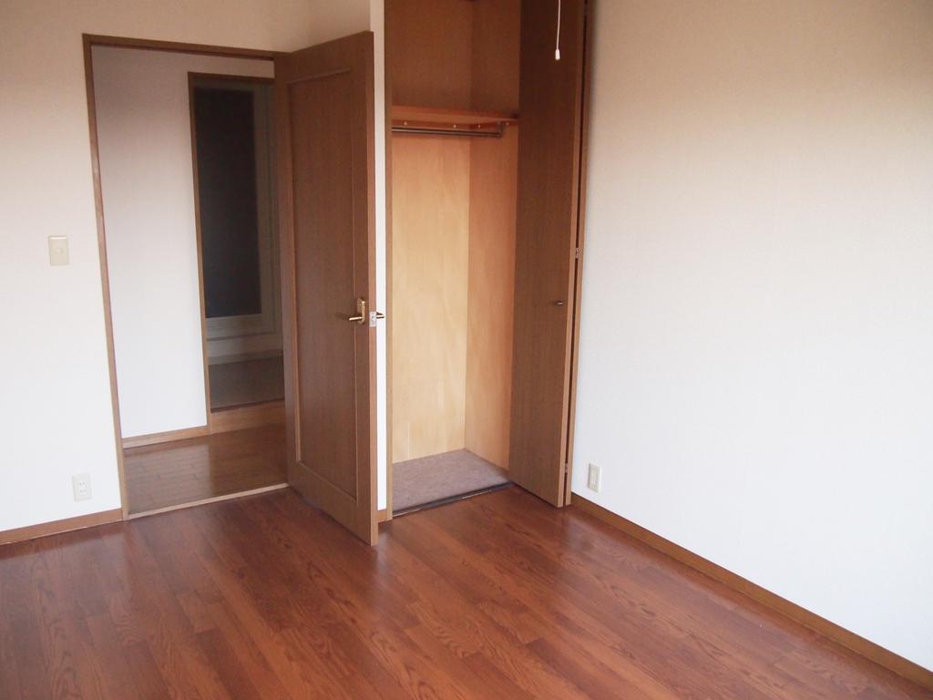 Other room space. Western-style 5.8 Pledge