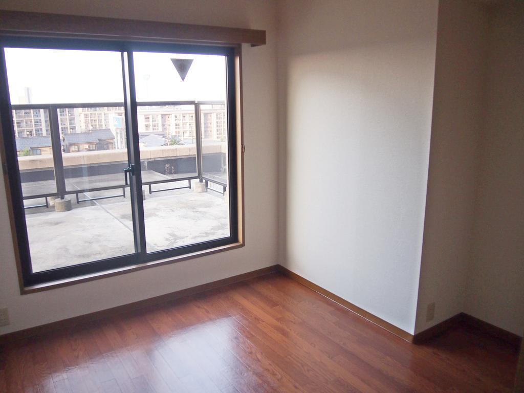 Other room space. Western-style 6.8 Pledge