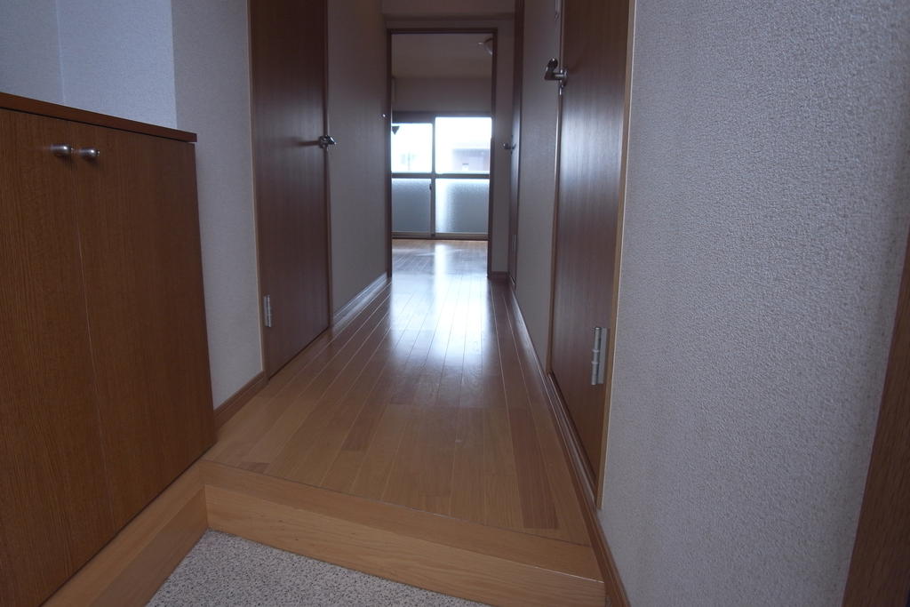 Entrance. It comes with a shoebox