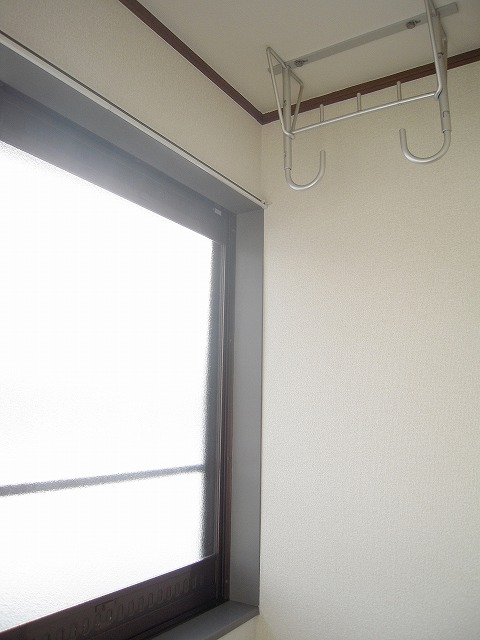 Other room space. Sunroom