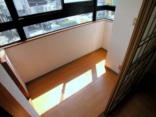 Other room space. Sunroom