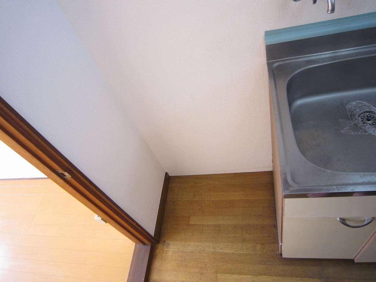 Kitchen. Refrigerator yard