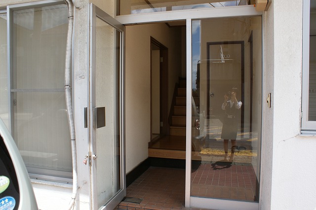 Entrance. 1F entrance