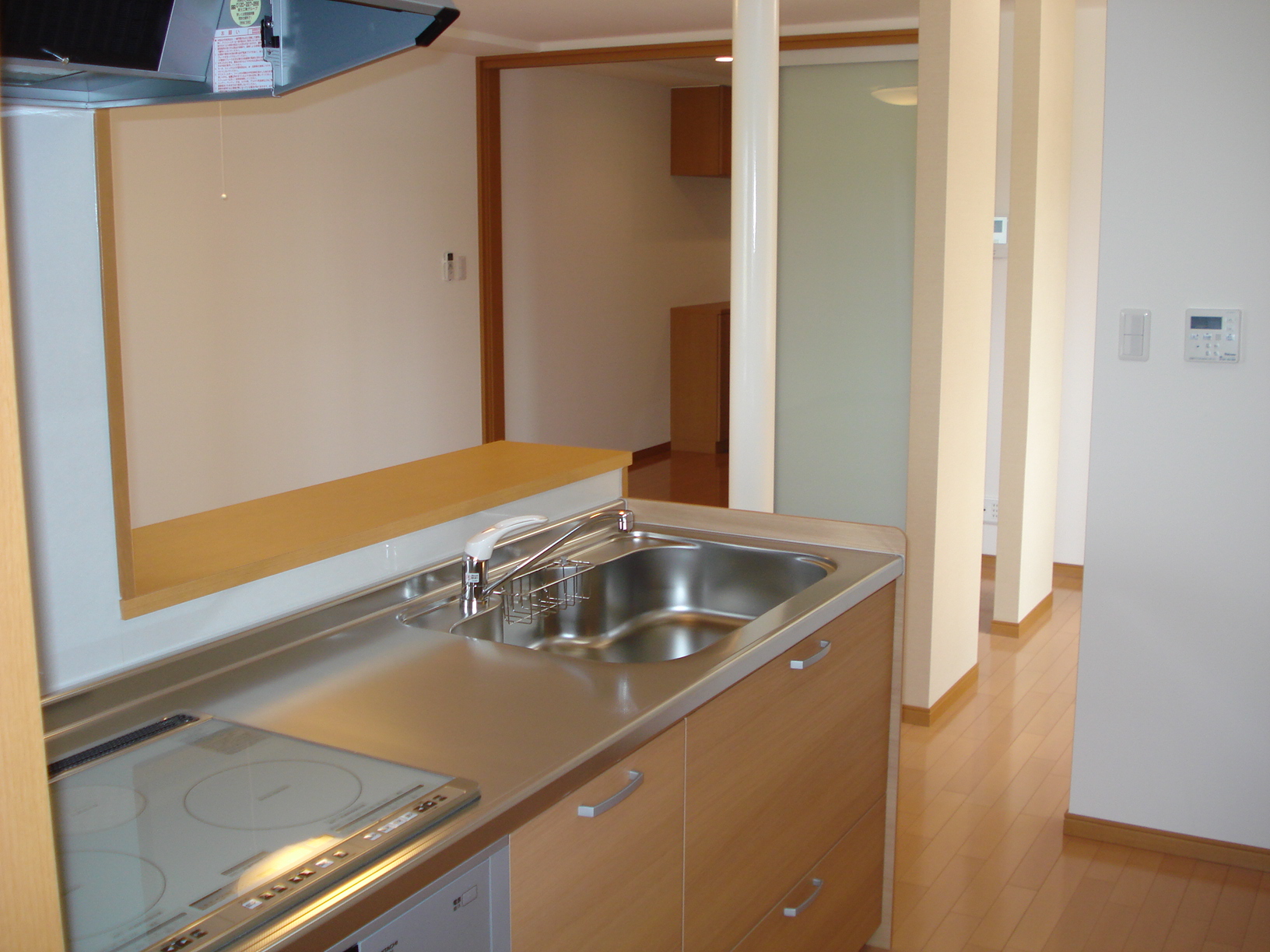 Kitchen. Face-to-face kitchen, Very broad because it is for residential use