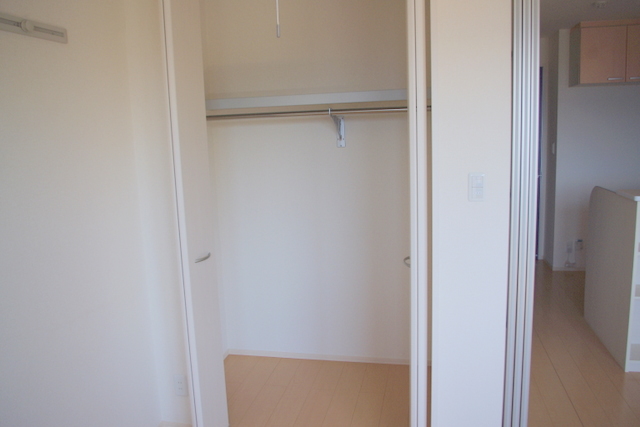 Receipt. The photograph is a separate, Room