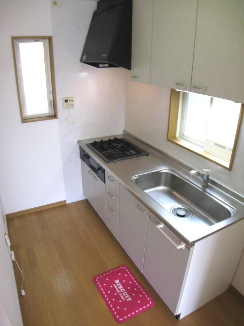 Kitchen. The spacious kitchen is happy design to wife.