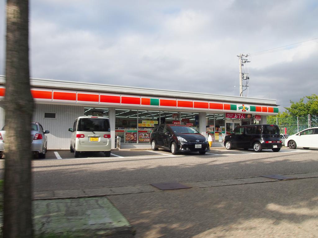 Convenience store. Thanks Nonoichi Shimobayashi store up (convenience store) 630m