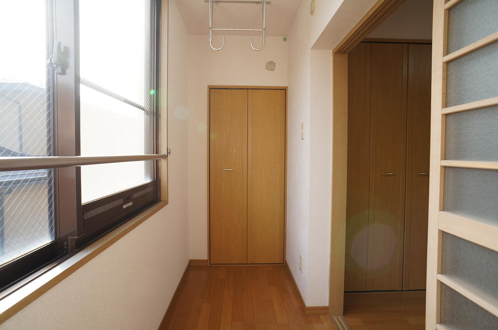 Other room space. Sunroom