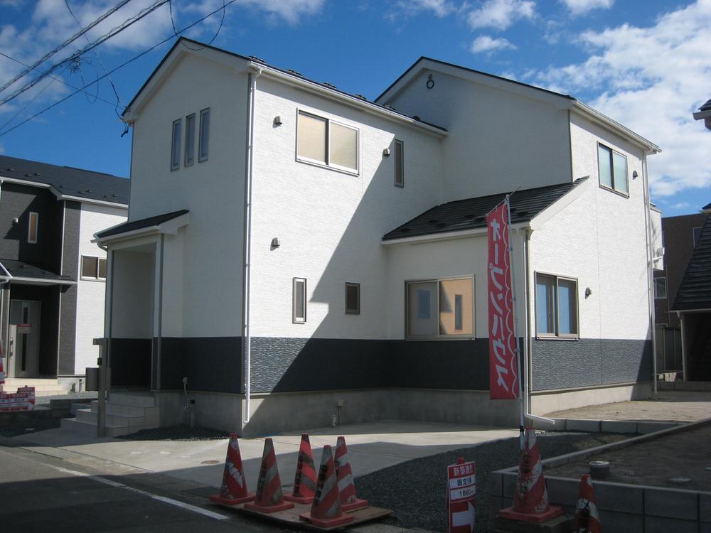 Local photos, including front road. Local (10 May 2013) Shooting