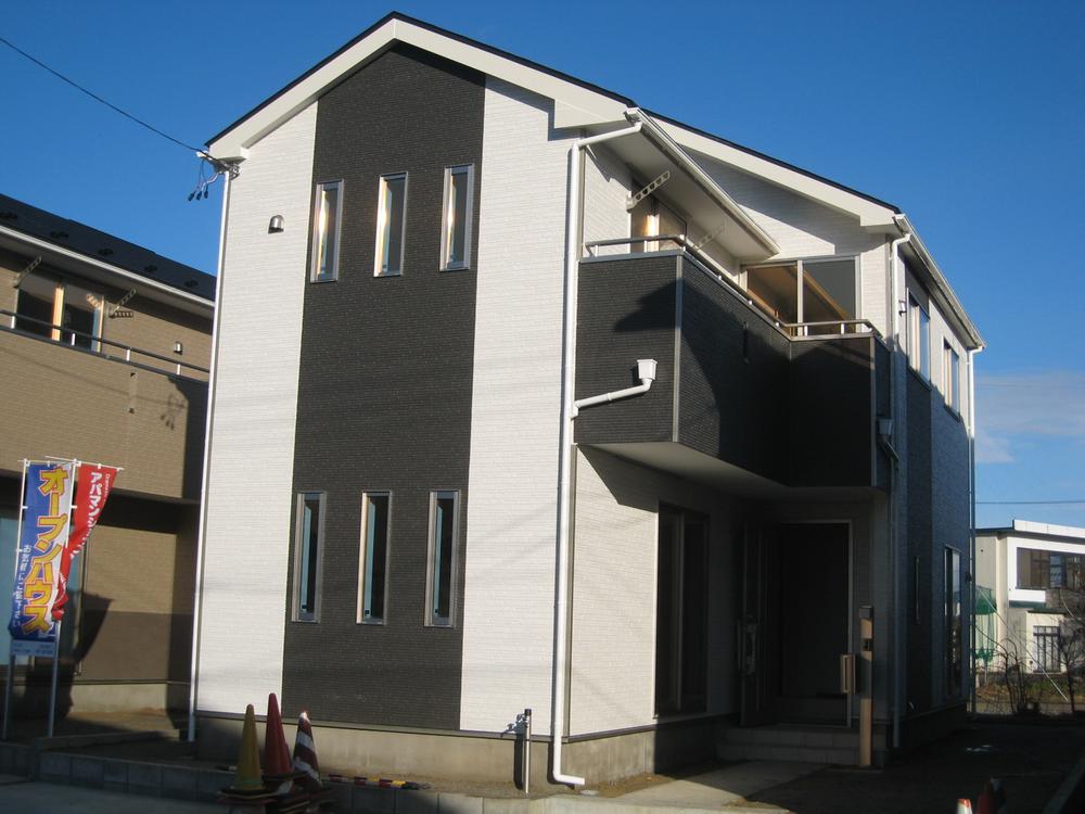 Local appearance photo. Local (12 May 2013) Shooting