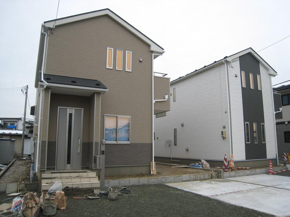 Local photos, including front road. Local (12 May 2013) Shooting