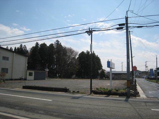 Local photos, including front road. Local (04 May 2013) Shooting