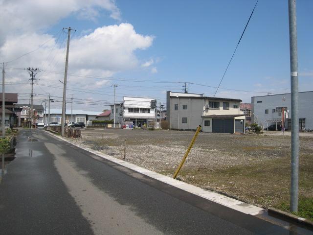 Local photos, including front road. Local (04 May 2013) Shooting