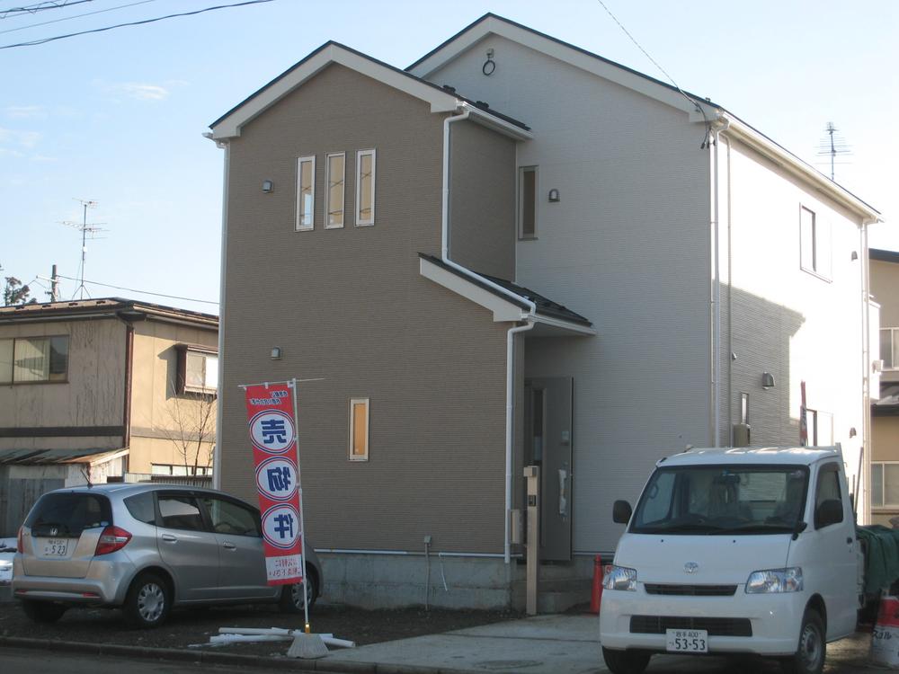 Local appearance photo. Local (12 May 2013) Shooting