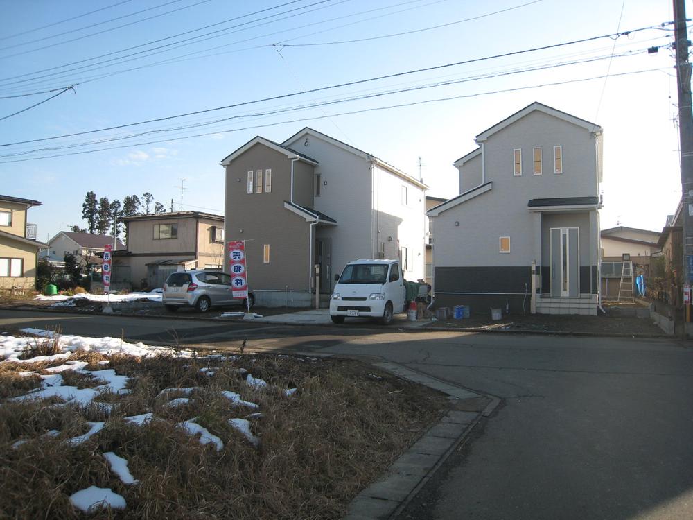 Local photos, including front road. Local (12 May 2013) Shooting