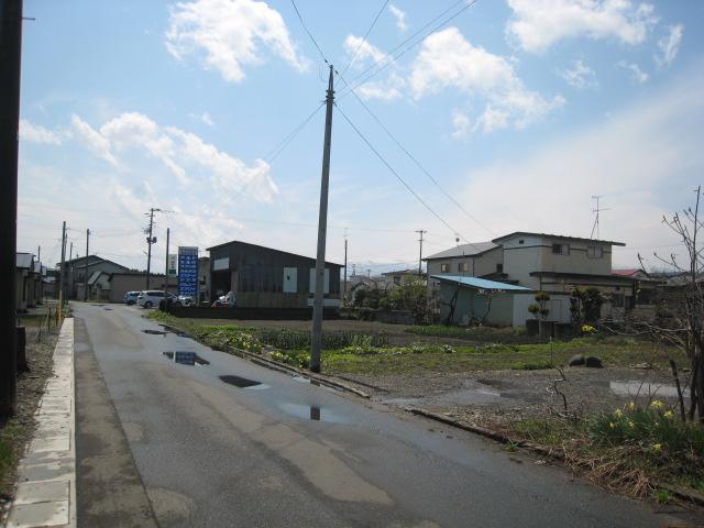 Local photos, including front road. Local (04 May 2013) Shooting