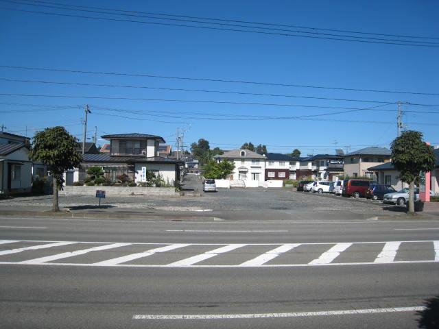 Local photos, including front road. Local (10 May 2012) shooting