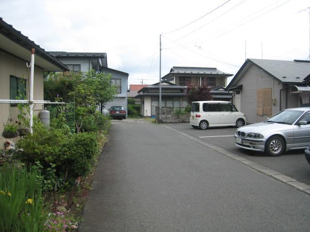 Local photos, including front road. Local (07 May 2013) Shooting