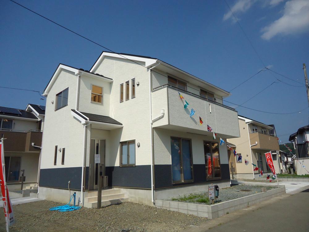 Local appearance photo. New construction properties of the July 2013 completion