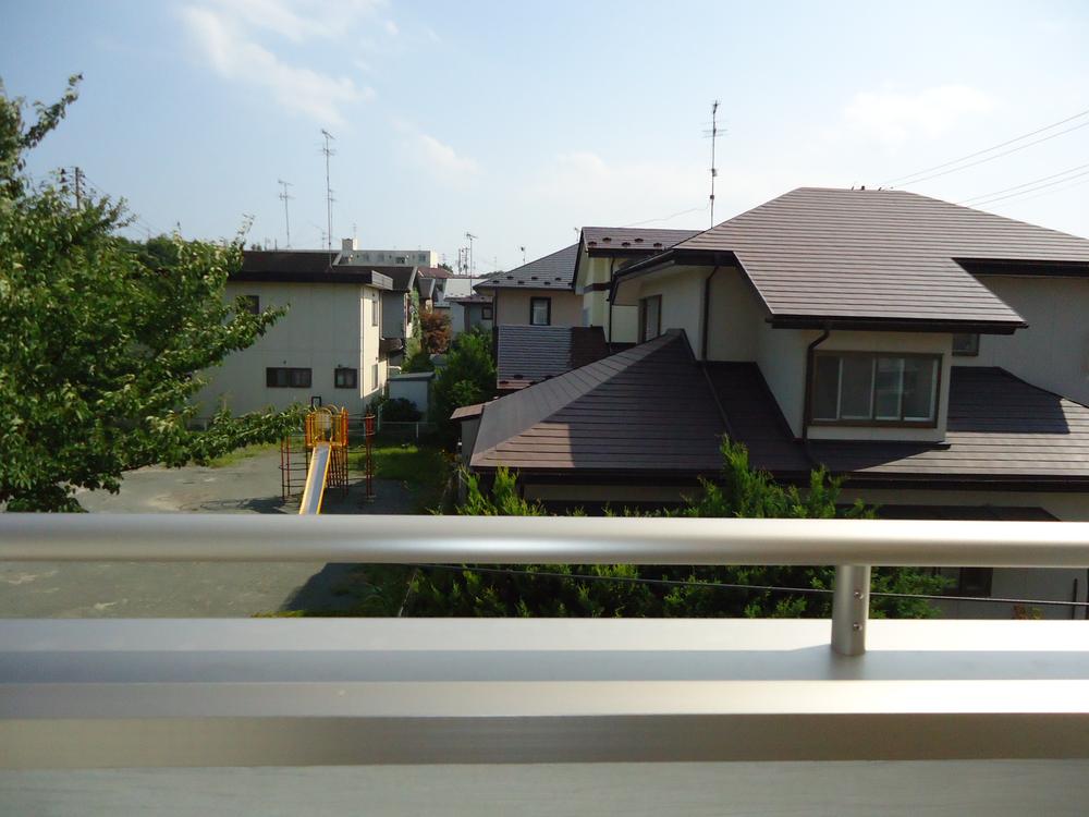 View photos from the dwelling unit. Shoot the south side of the house from the balcony