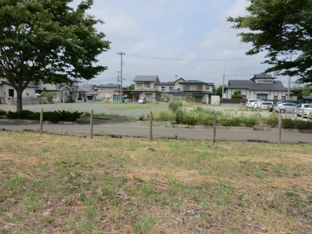 Local photos, including front road. From the south road