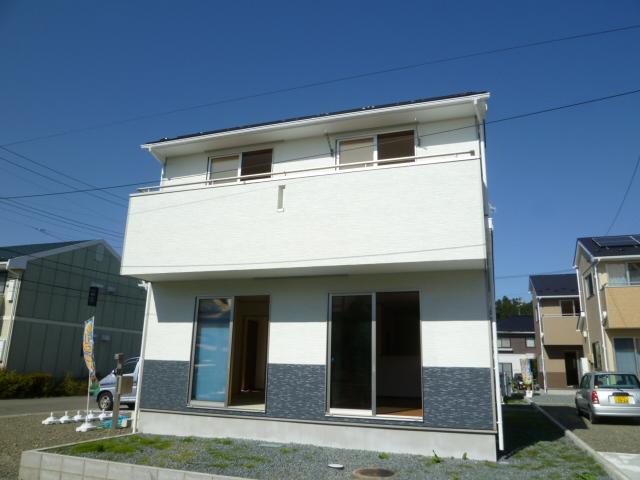 Local appearance photo. 4 Building appearance