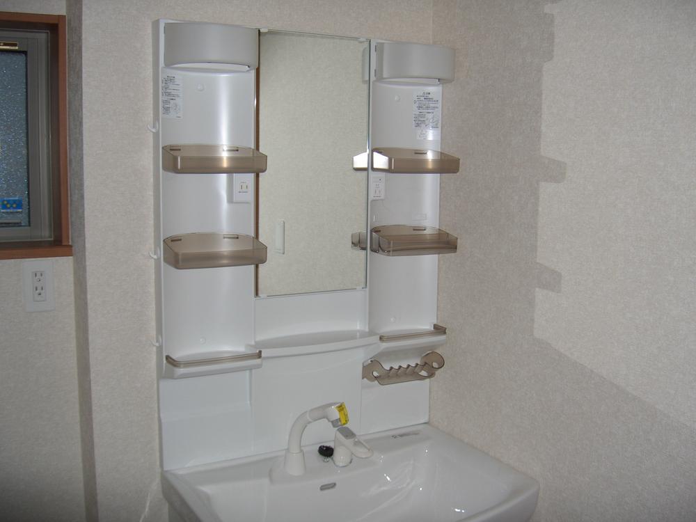 Wash basin, toilet. Interior