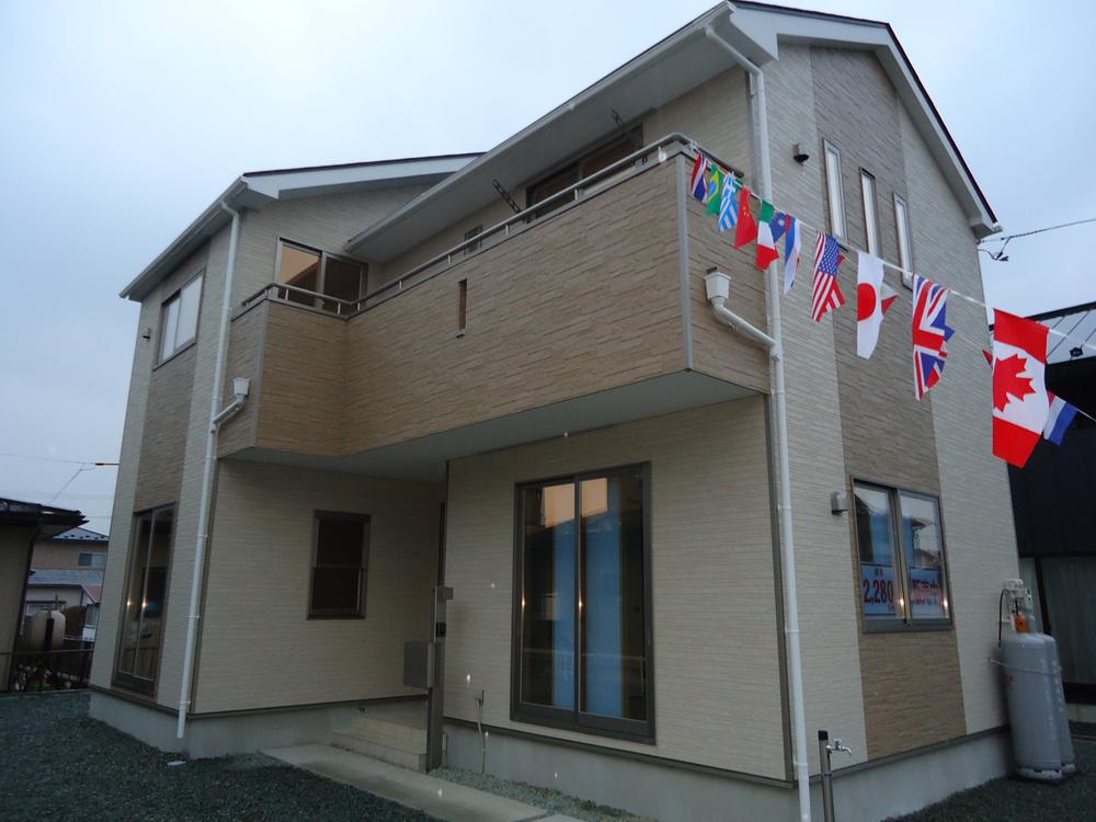 Local appearance photo. Local (11 May 2013) Shooting