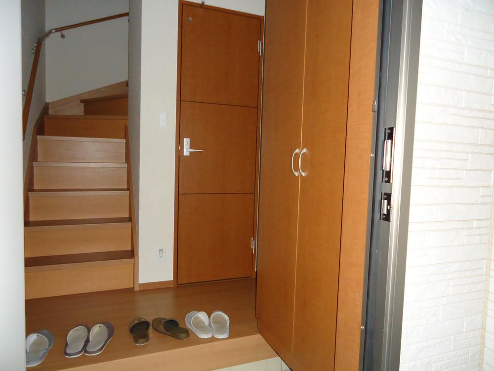 Entrance. Entrance storage can be stored a lot Local (11 May 2013) Shooting