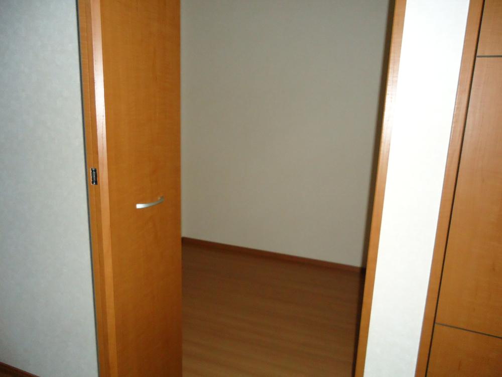 Receipt. The master bedroom is equipped with a closet Indoor (11 May 2013) Shooting