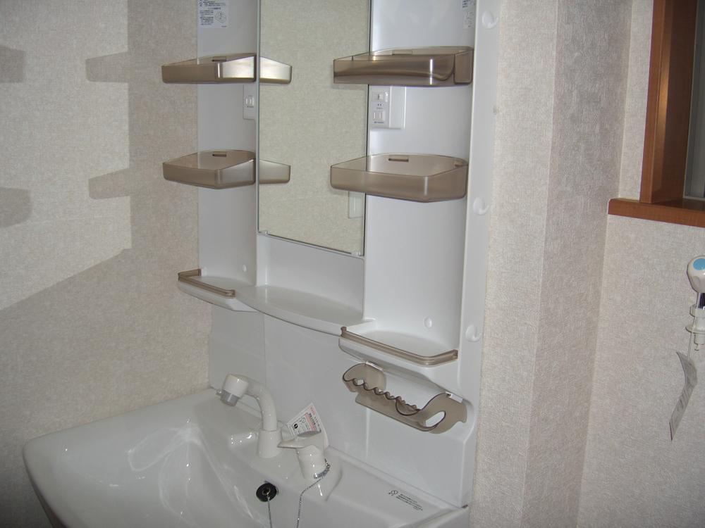 Wash basin, toilet. Interior