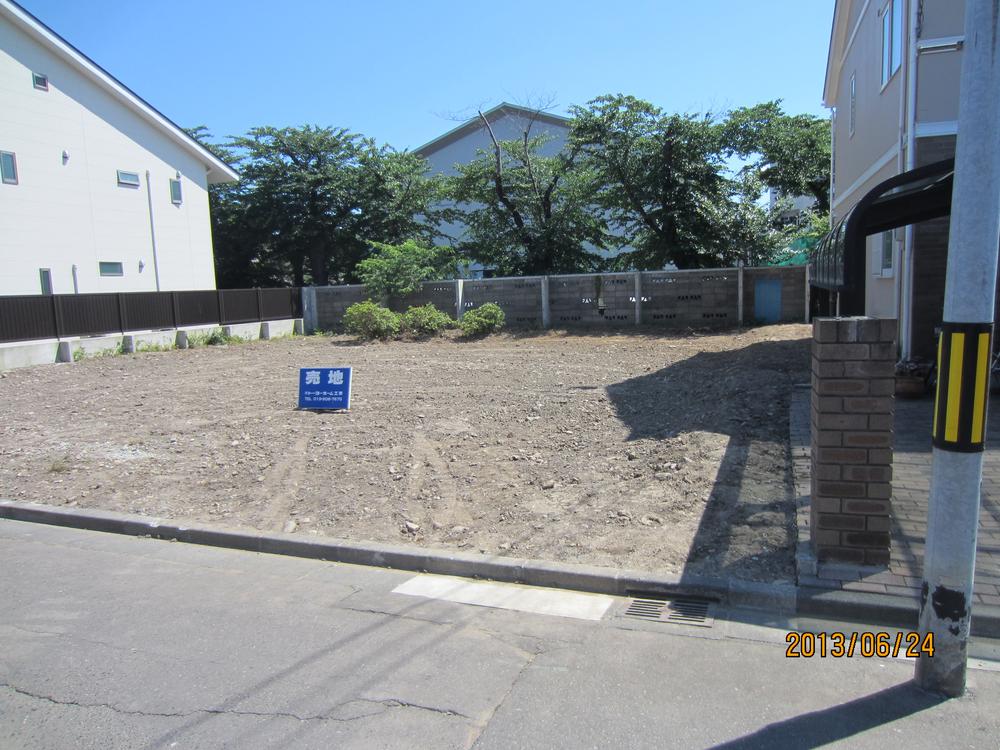Local land photo. The entire land photo. Target area is the right-hand side half. 