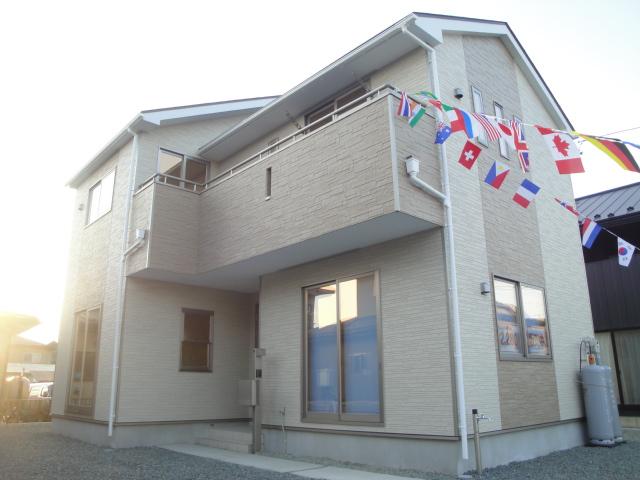 Local appearance photo. Local (11 May 2013) Shooting