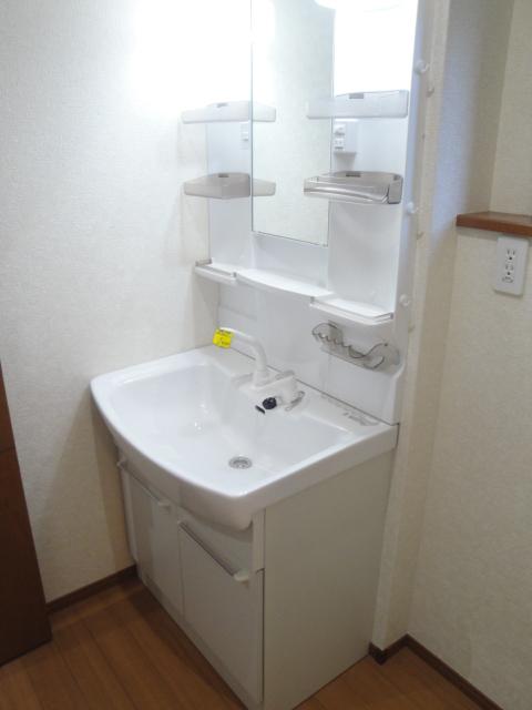 Wash basin, toilet. Indoor (11 May 2013) Shooting