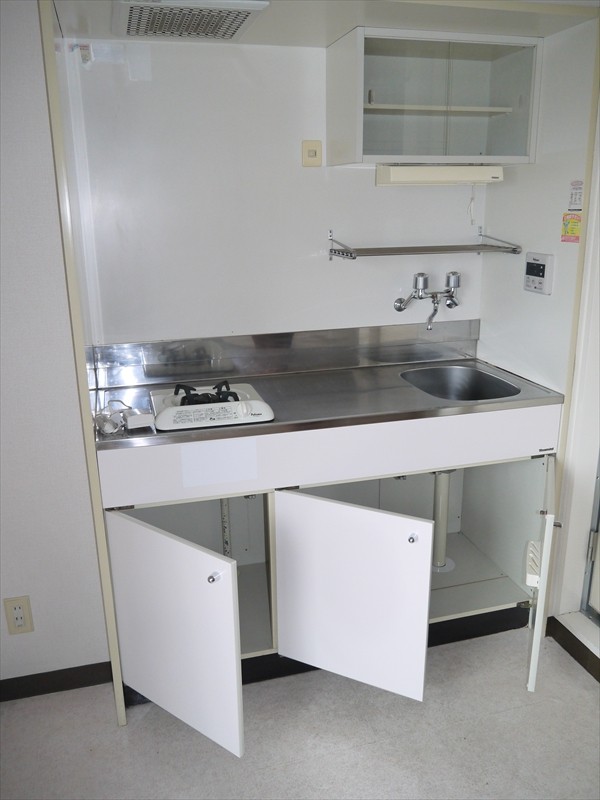 Other. The same type: It is a photograph of the 504 in Room. (Floor plan inversion type)