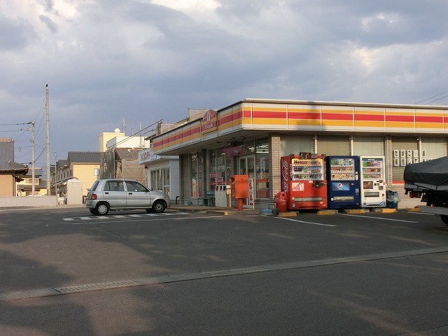 Convenience store. Y shop Temple Sanbonmatsu Machiten up (convenience store) 811m