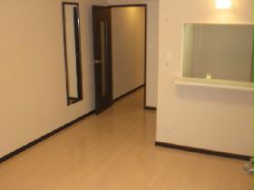 Living and room. 1F: Flooring 2F: carpeted
