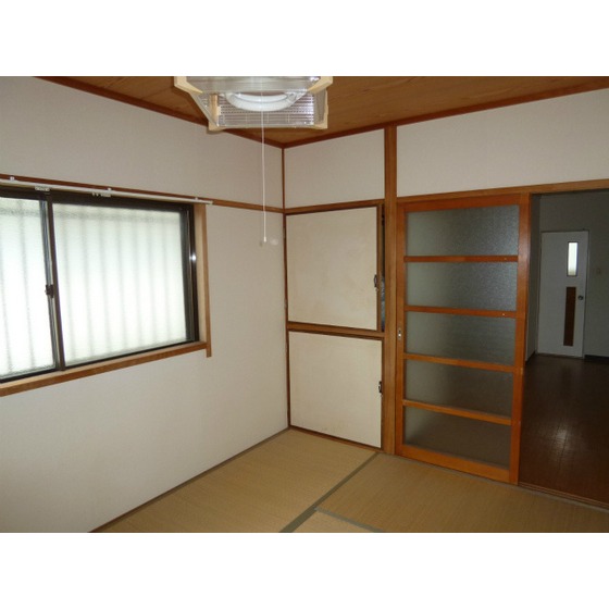 Living and room. 3, Room is bay windows have on the south side