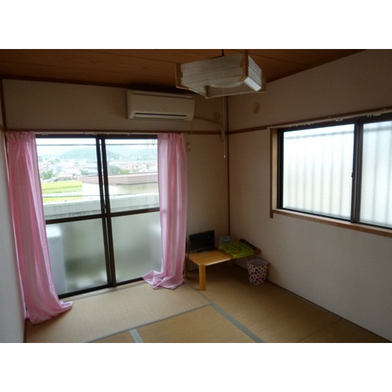 Living and room. Room 8 pledge