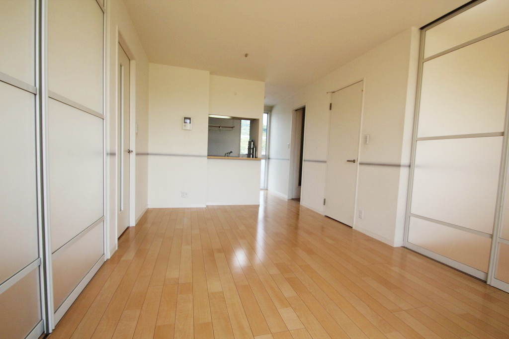 Living and room. It is a reference photograph of the inverted type