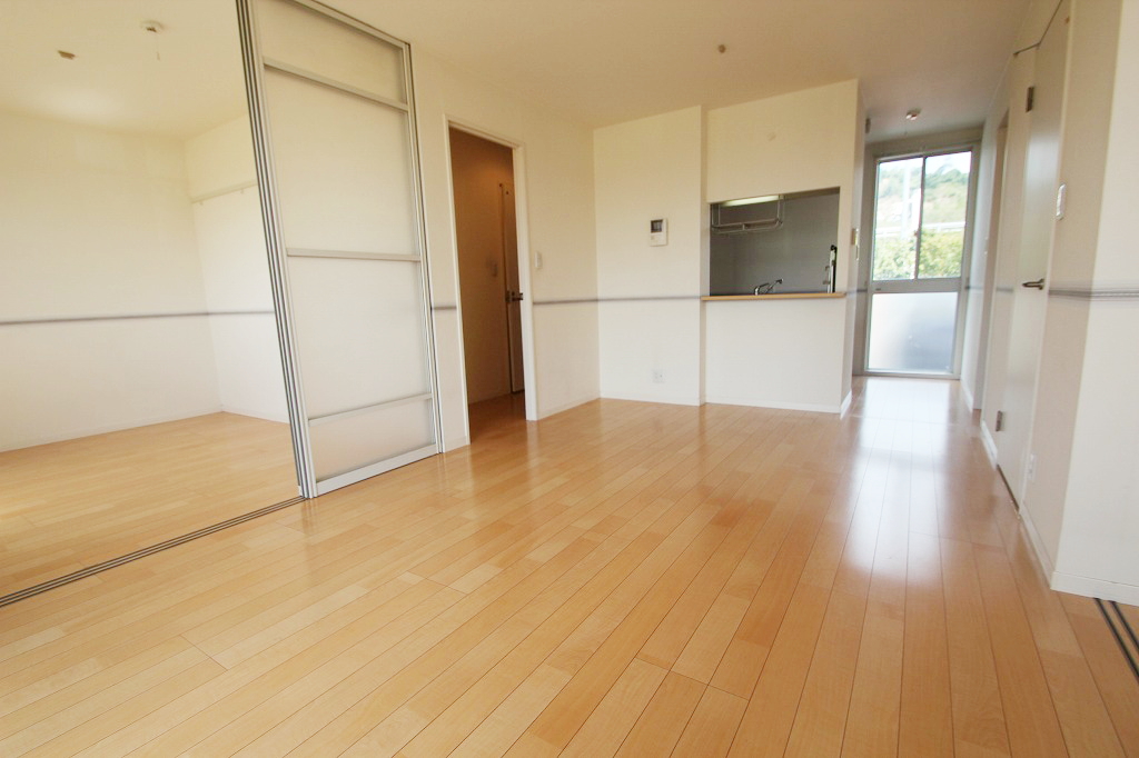 Living and room. It is a reference photograph of the inverted type