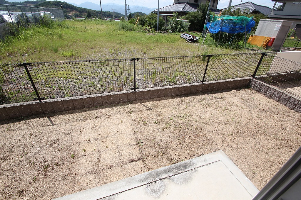 Garden. It is a reference photograph of the inverted type