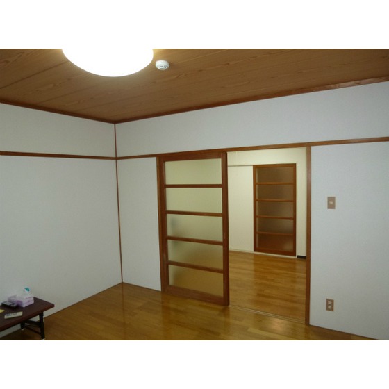 Living and room. Room 8 pledge