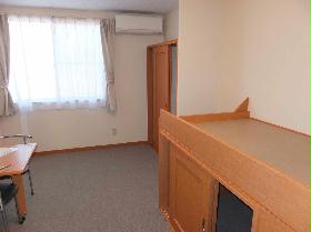 Living and room. 1F flooring, 2F carpet