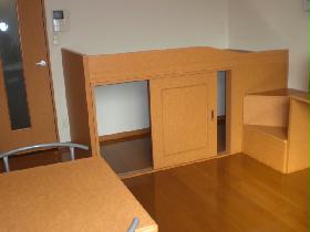 Living and room. 1F flooring, 2F carpet