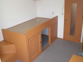 Living and room. 1F flooring, 2F carpet